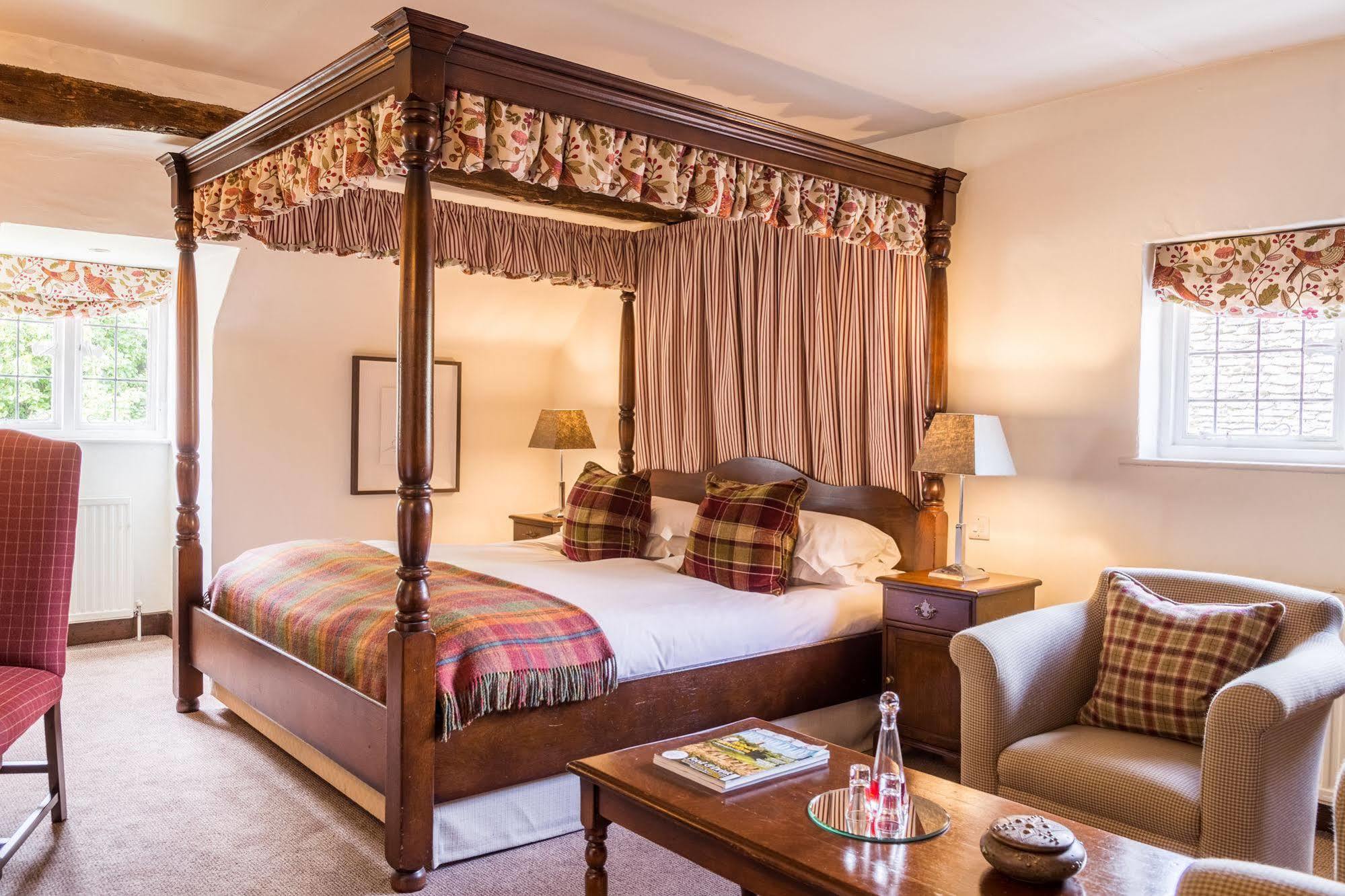 Old Swan Hotel Уитни Екстериор снимка